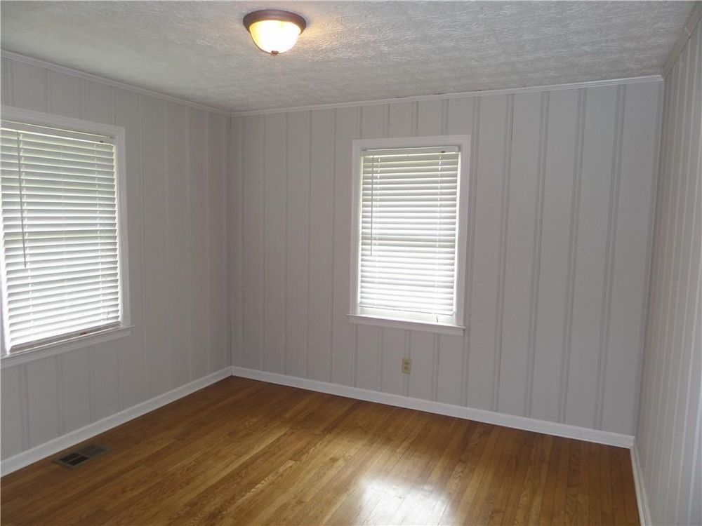 Nice 2 bedroom 1 bath home located Marietta property image