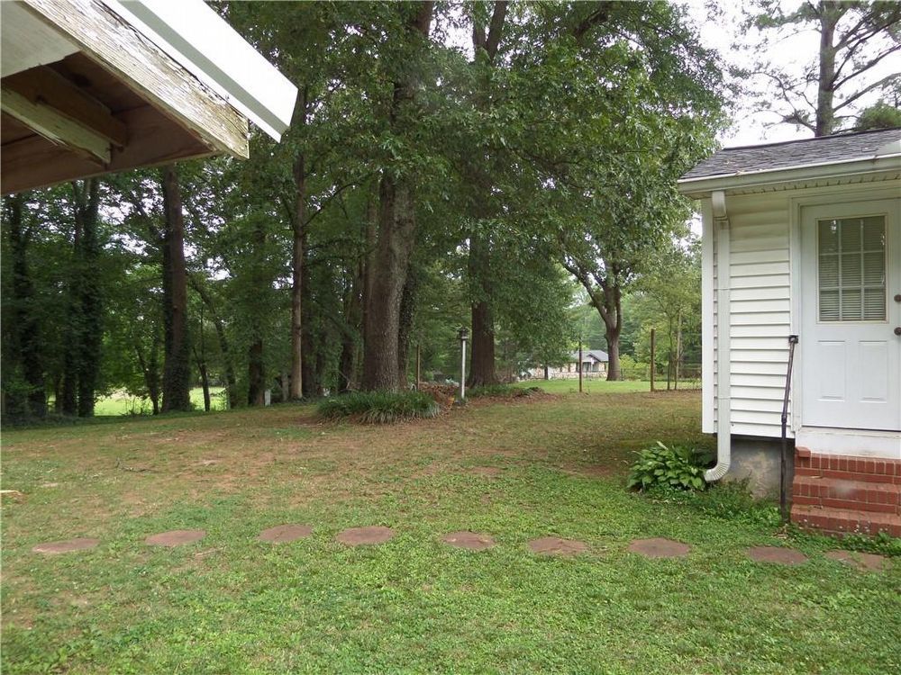 Nice 2 bedroom 1 bath home located Marietta property image
