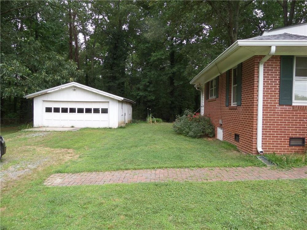 Nice 2 bedroom 1 bath home located Marietta property image