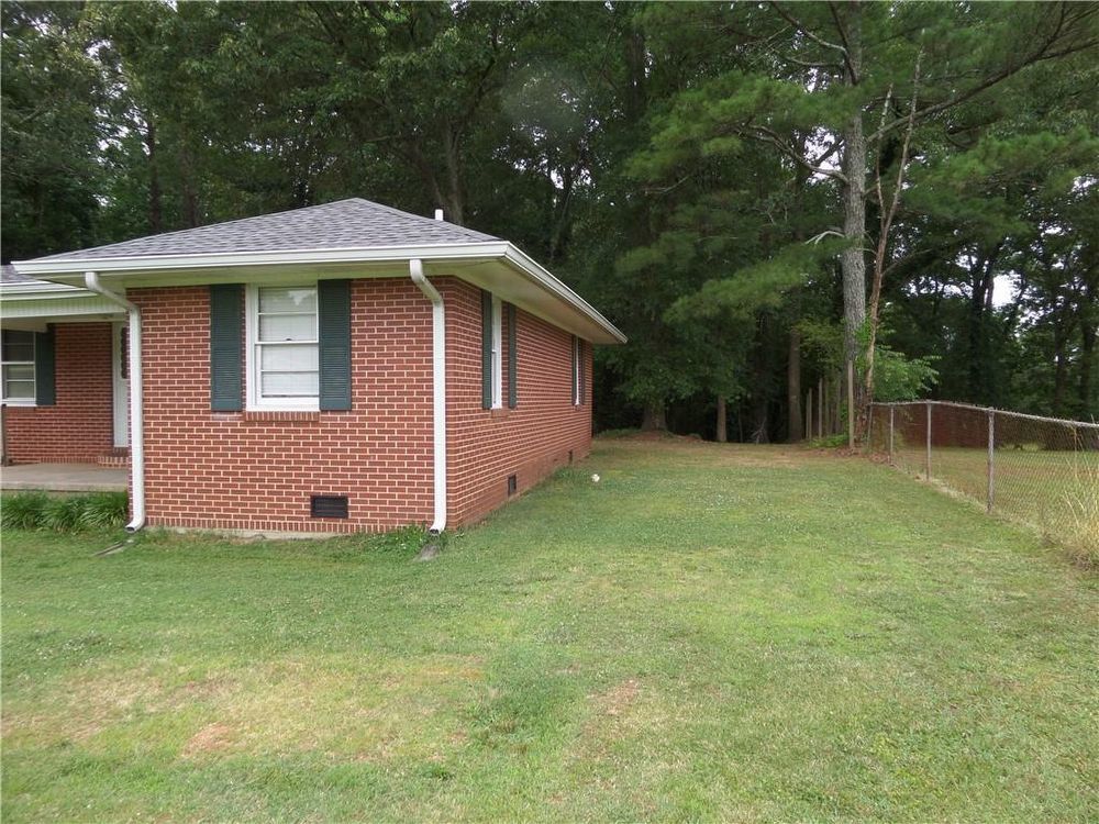 Nice 2 bedroom 1 bath home located Marietta property image