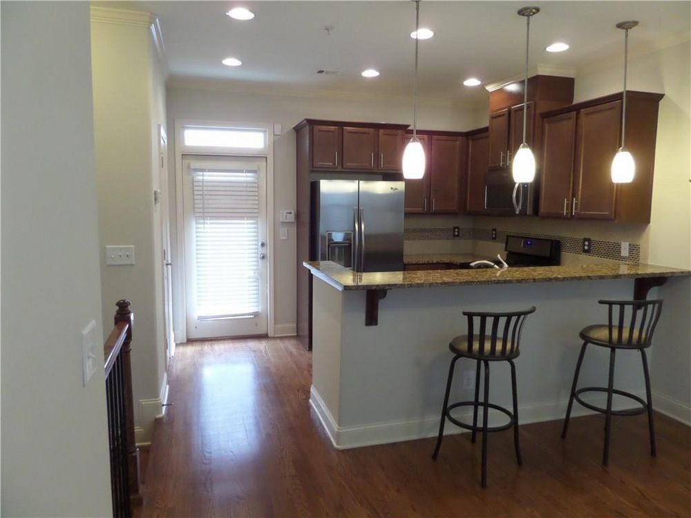 Rare 2 bed 2.5 bath Townhome located in Midtown property image