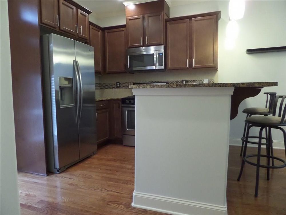 Rare 2 bed 2.5 bath Townhome located in Midtown property image