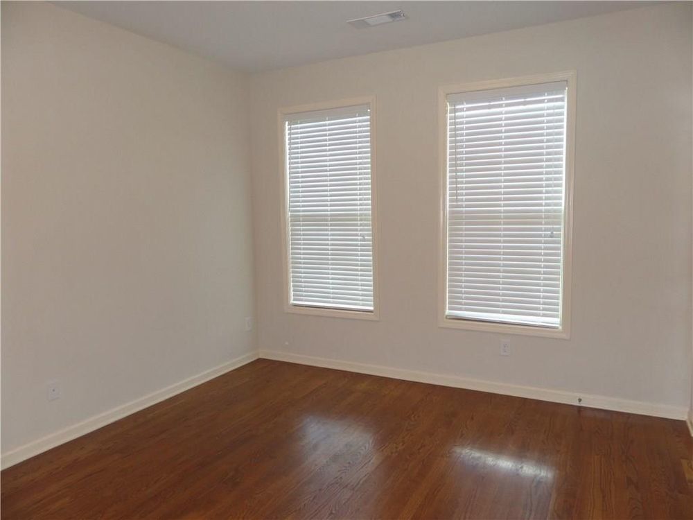 Rare 2 bed 2.5 bath Townhome located in Midtown property image