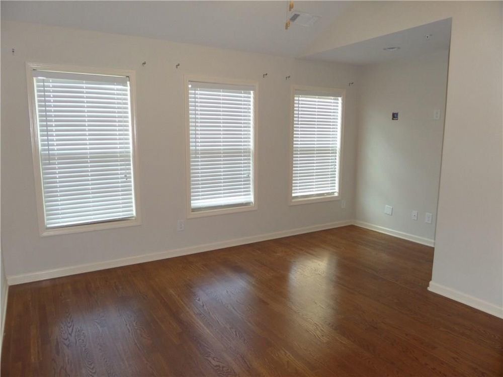 Rare 2 bed 2.5 bath Townhome located in Midtown property image