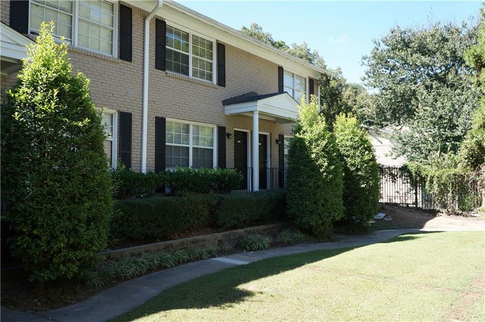 Nice 2 bed 1.5 bath condo in Gated Community property image