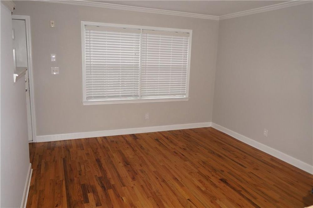 Nice 2 bed 1.5 bath condo in Gated Community property image