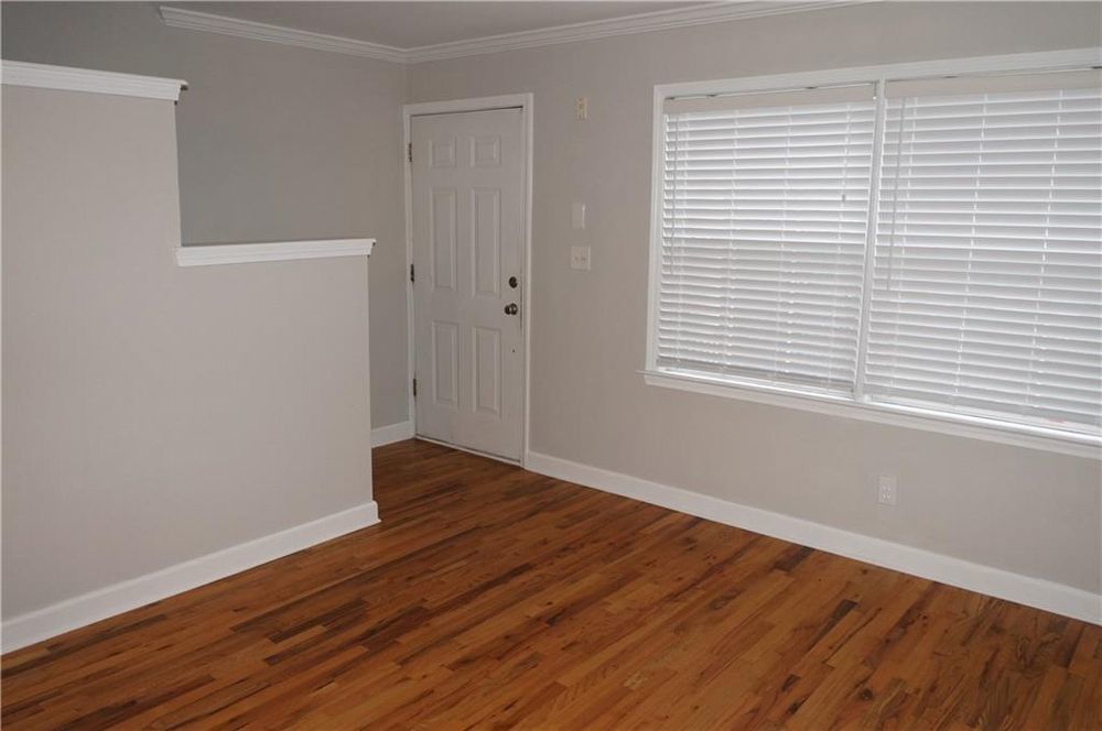 Nice 2 bed 1.5 bath condo in Gated Community property image