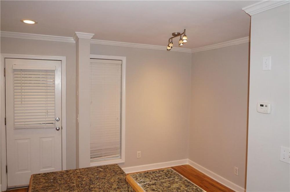 Nice 2 bed 1.5 bath condo in Gated Community property image
