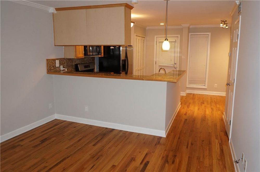Nice 2 bed 1.5 bath condo in Gated Community property image