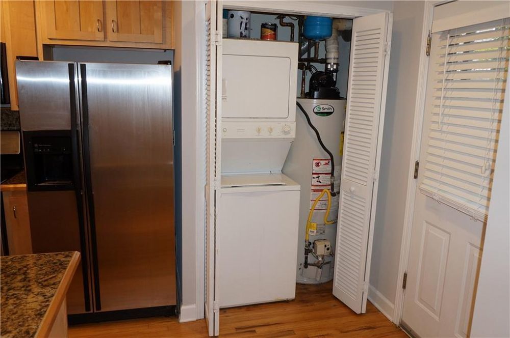 Nice 2 bed 1.5 bath condo in Gated Community property image