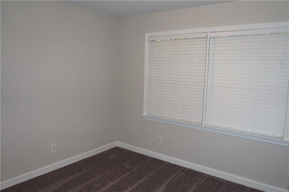 Nice 2 bed 1.5 bath condo in Gated Community property image