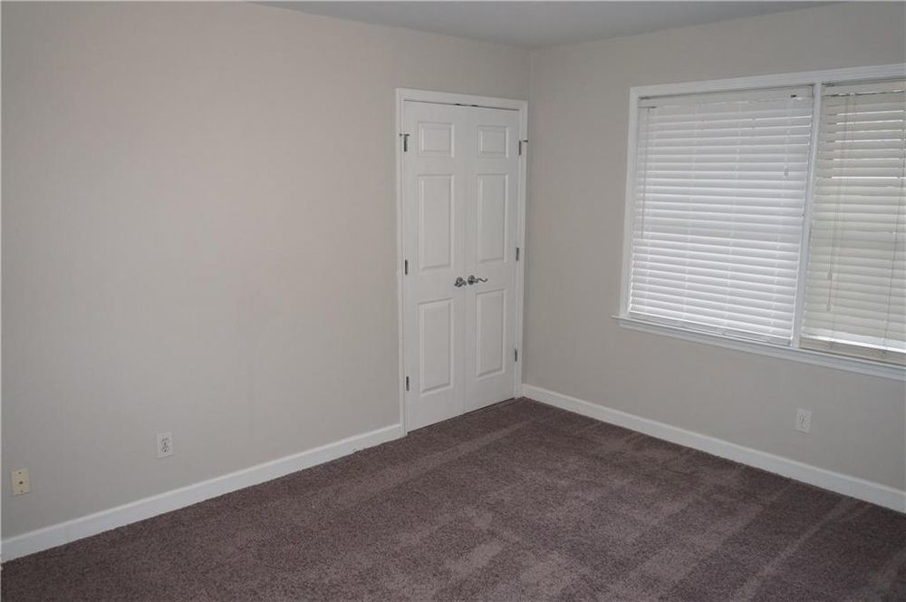 Nice 2 bed 1.5 bath condo in Gated Community property image