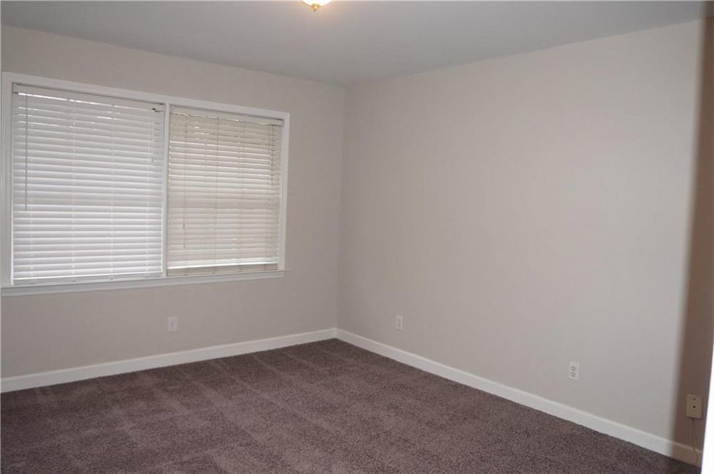 Nice 2 bed 1.5 bath condo in Gated Community property image