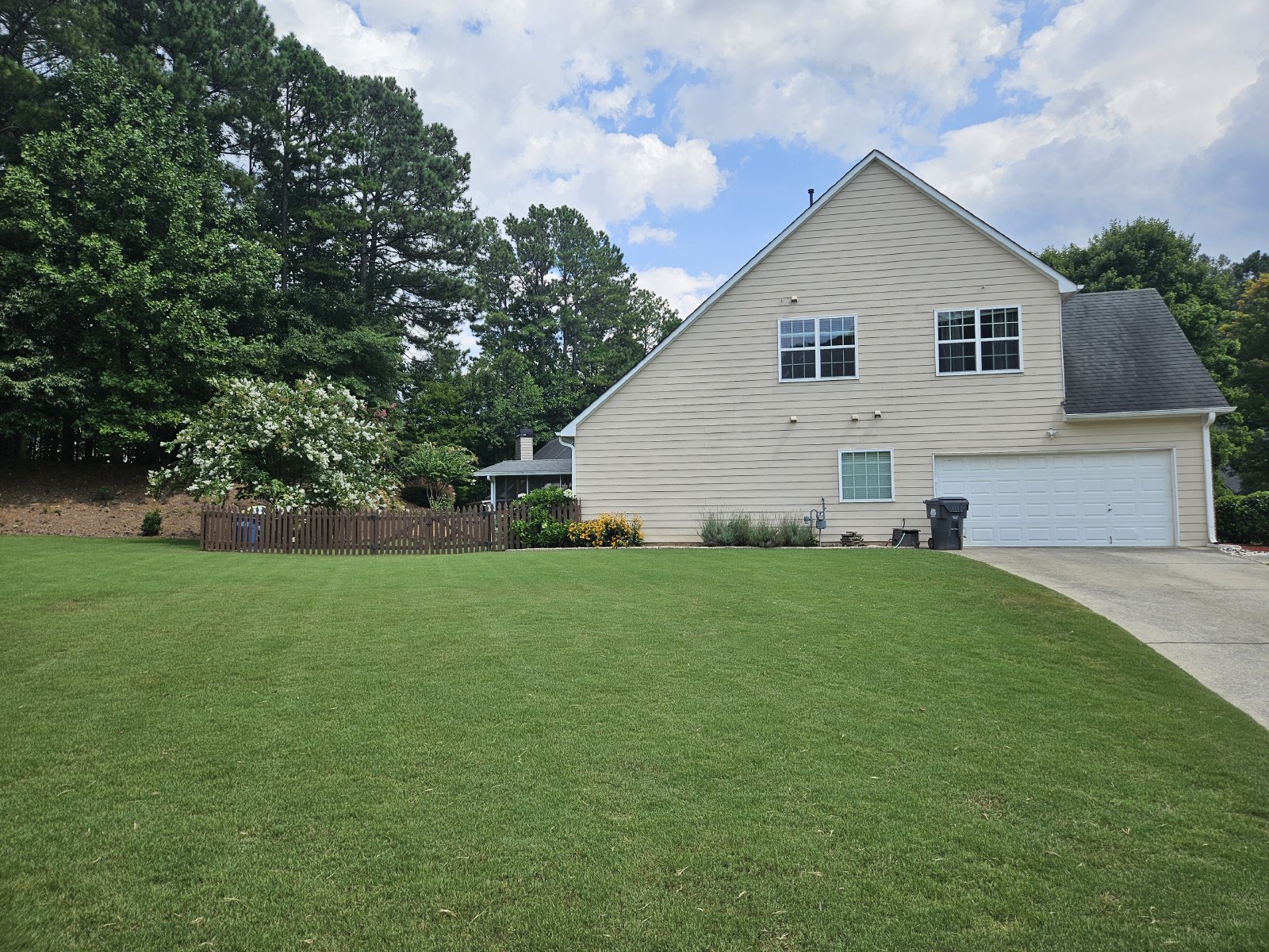 Beautiful 5 bed 2.5 bath located in the Harrison School District property image