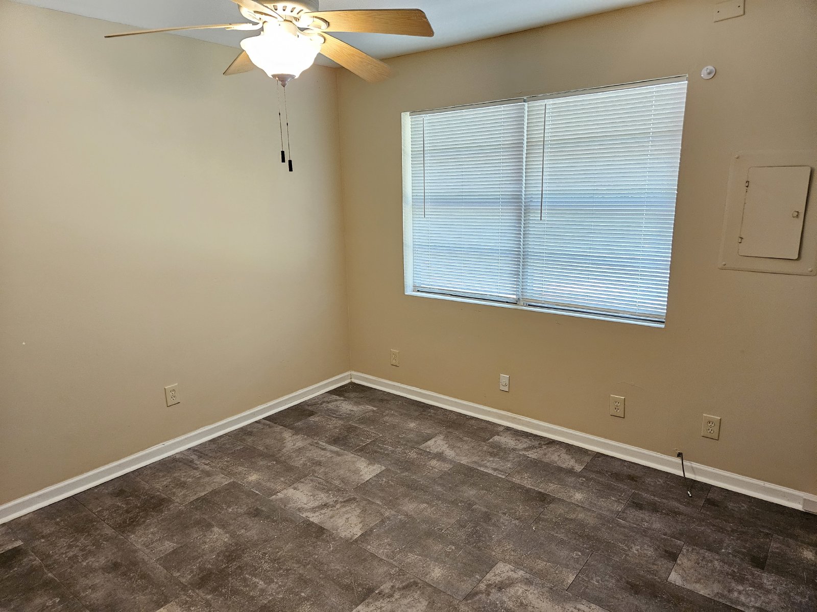 Rare 3 bed 2 bath home located in Kennesaw property image