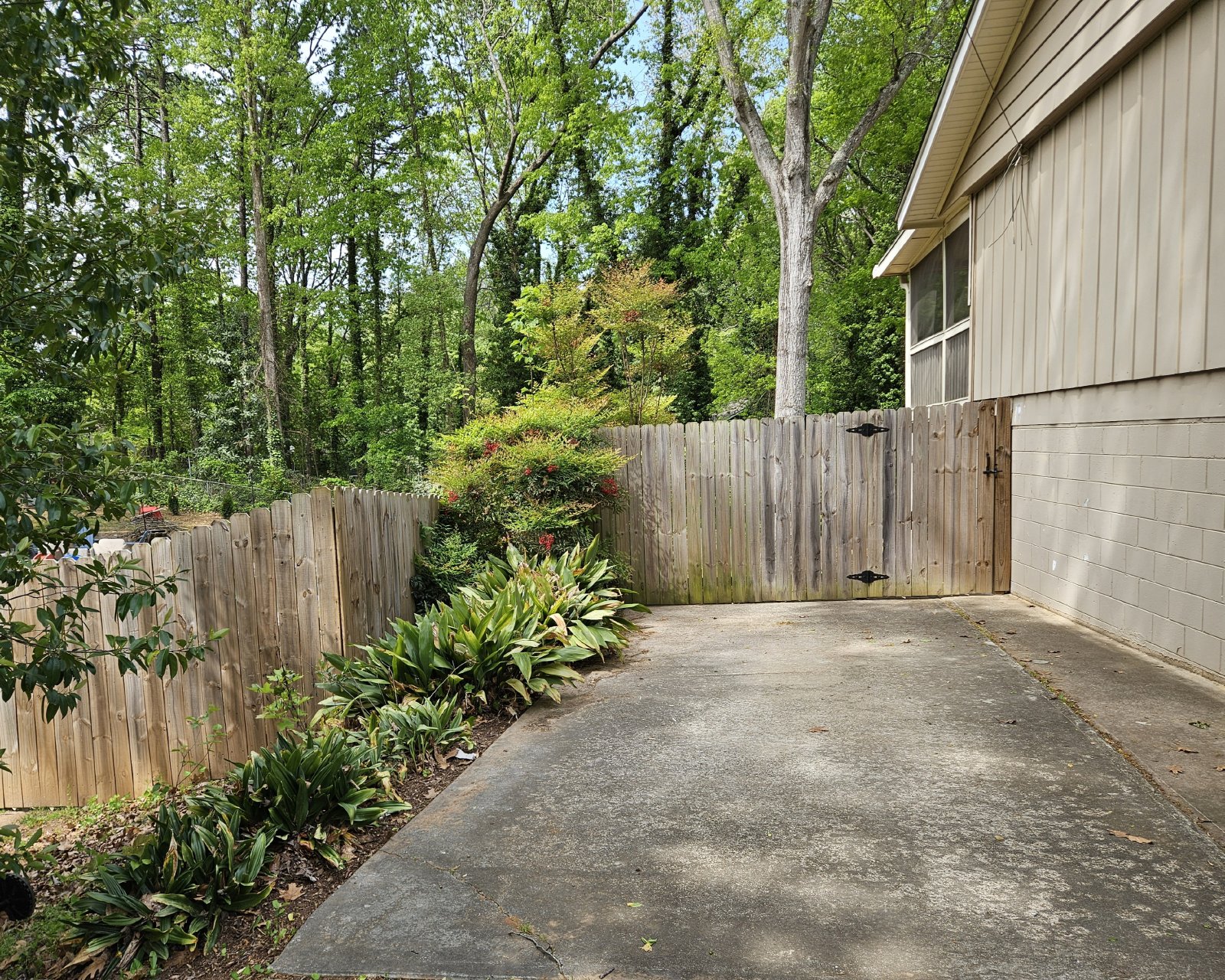 Renovated 4 bed 2.5 bath located in Smyrna property image