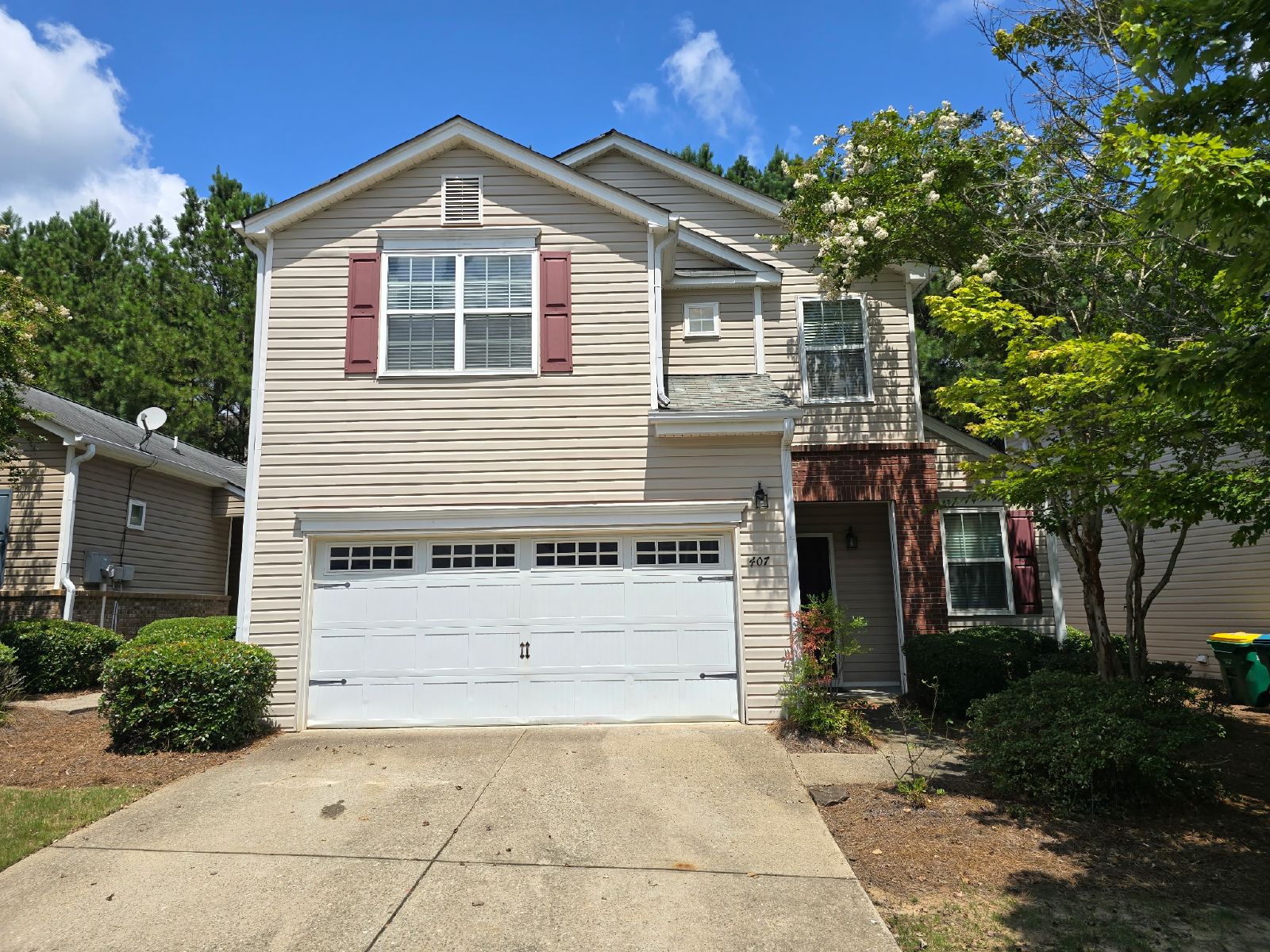 Beautiful 3 bed 2.5 bath home located in River Park property image