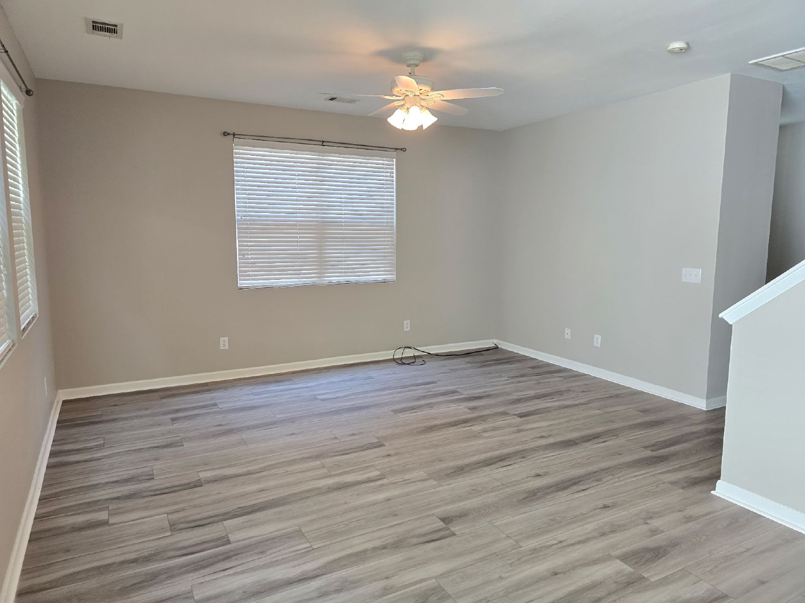 Beautiful 3 bed 2.5 bath home located in River Park property image