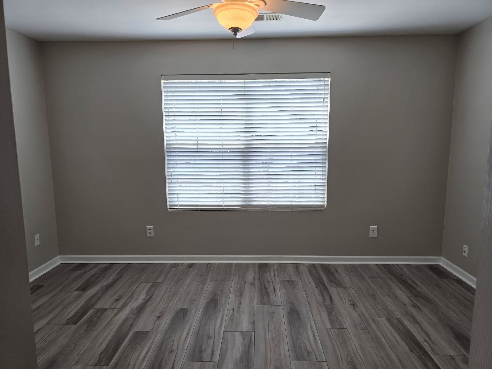 Beautiful 3 bed 2.5 bath home located in River Park property image