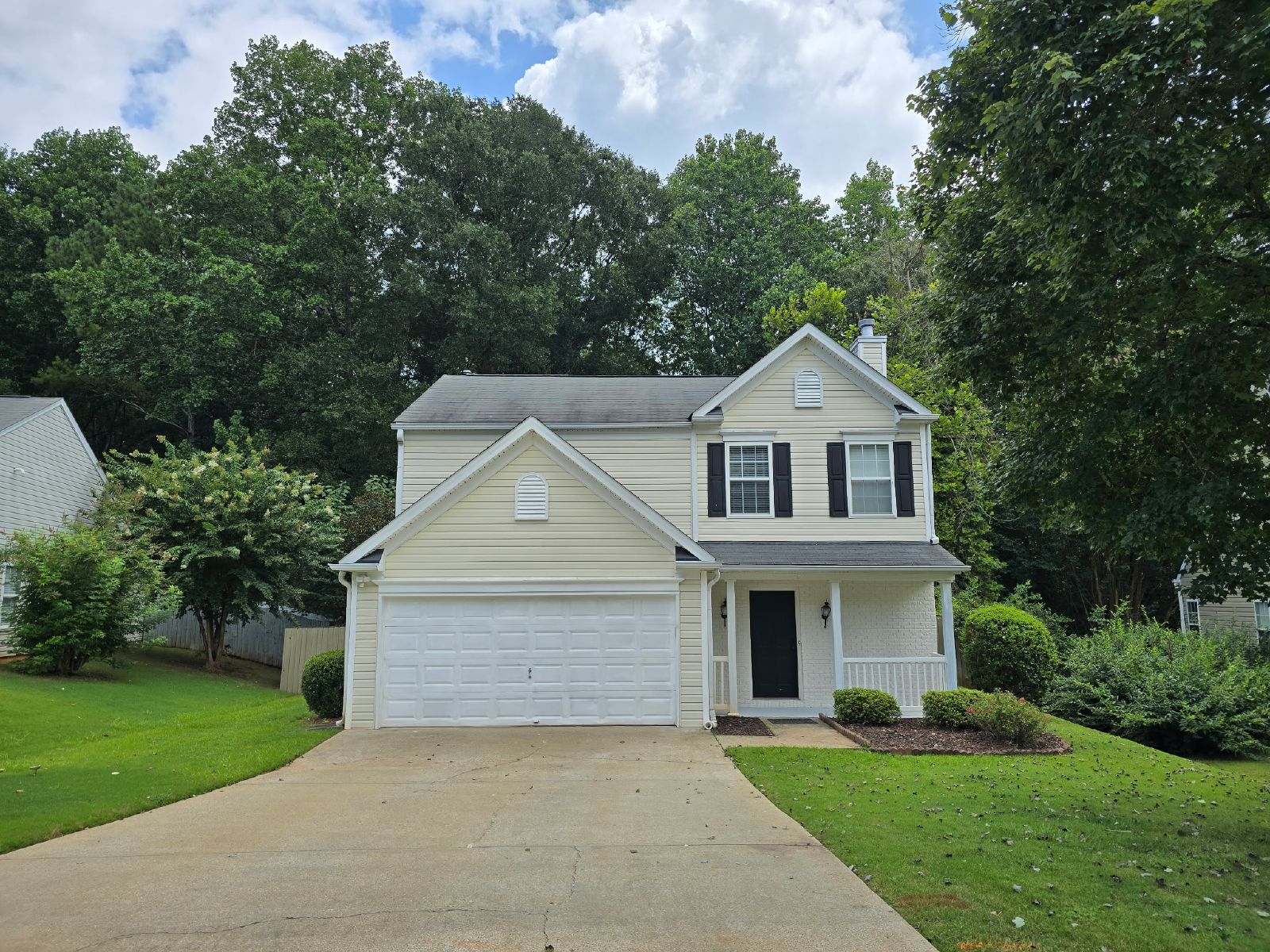 Beautiful 3 bed 2.5 bath home located in Canton property image