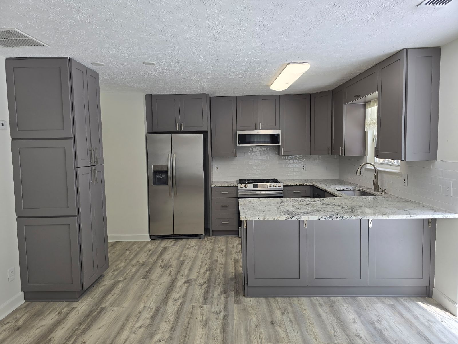 Beautiful 3 bed 2.5 bath home located in Canton property image