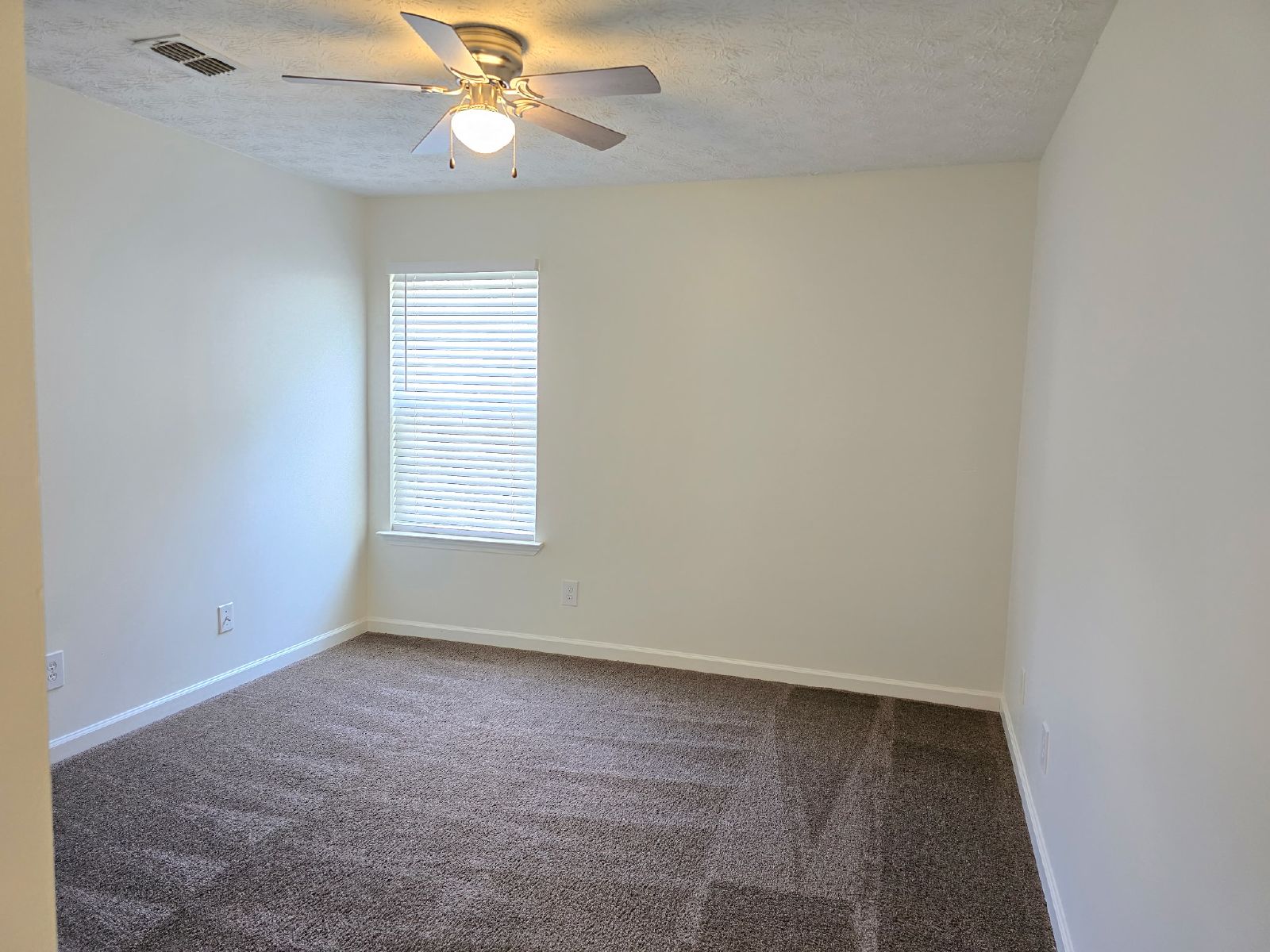 Beautiful 3 bed 2.5 bath home located in Canton property image