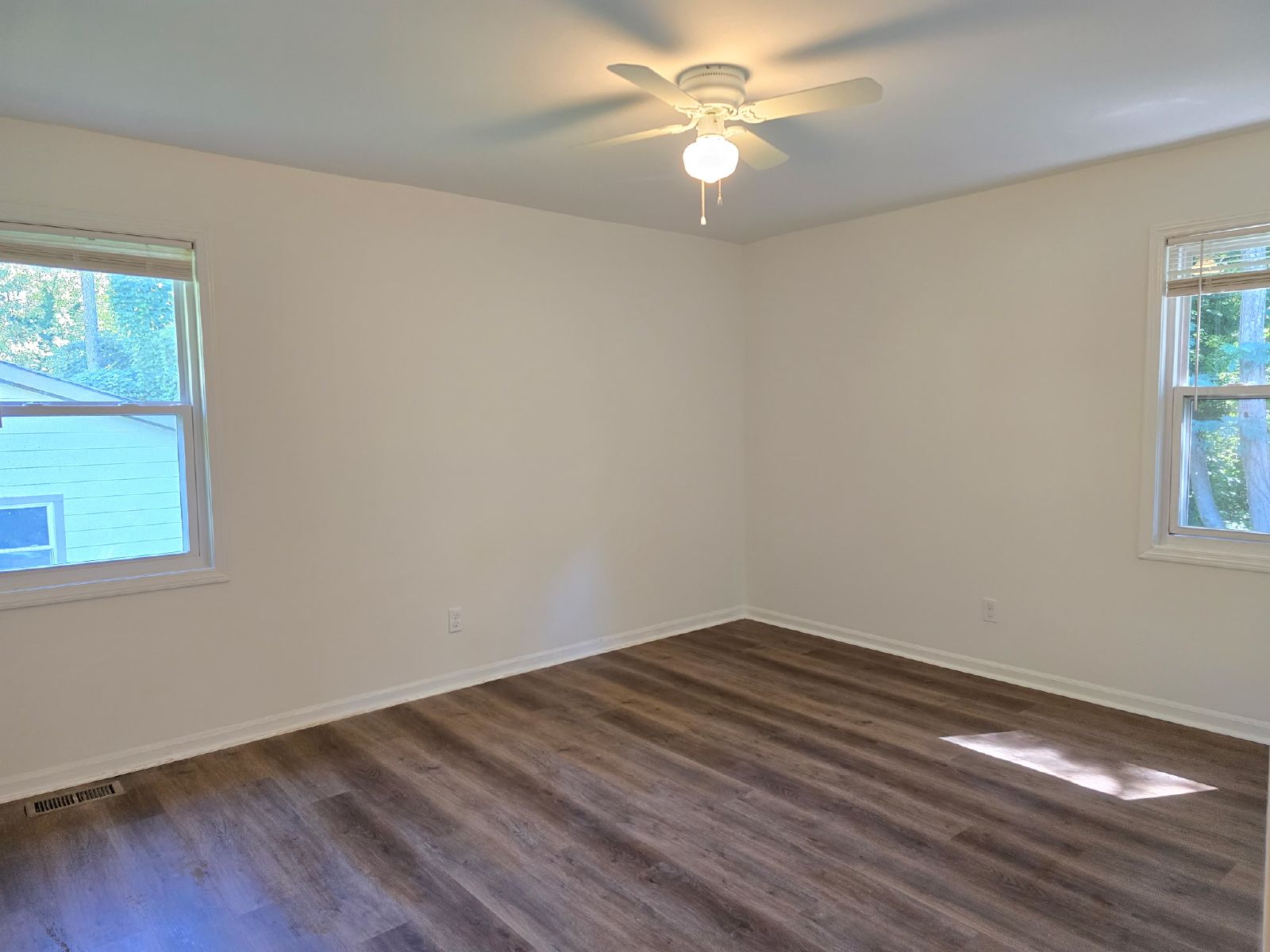 Renovated 3 bed 1.5 bath home located in Mableton property image