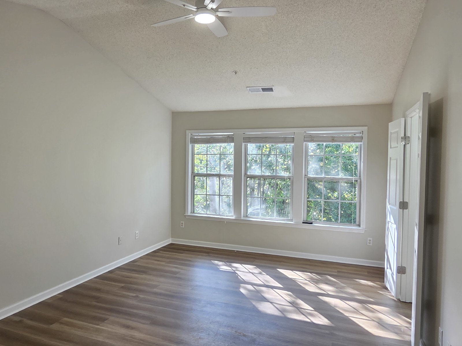 Updated 3 bed 2.5 Townhome located in Smyrna property image