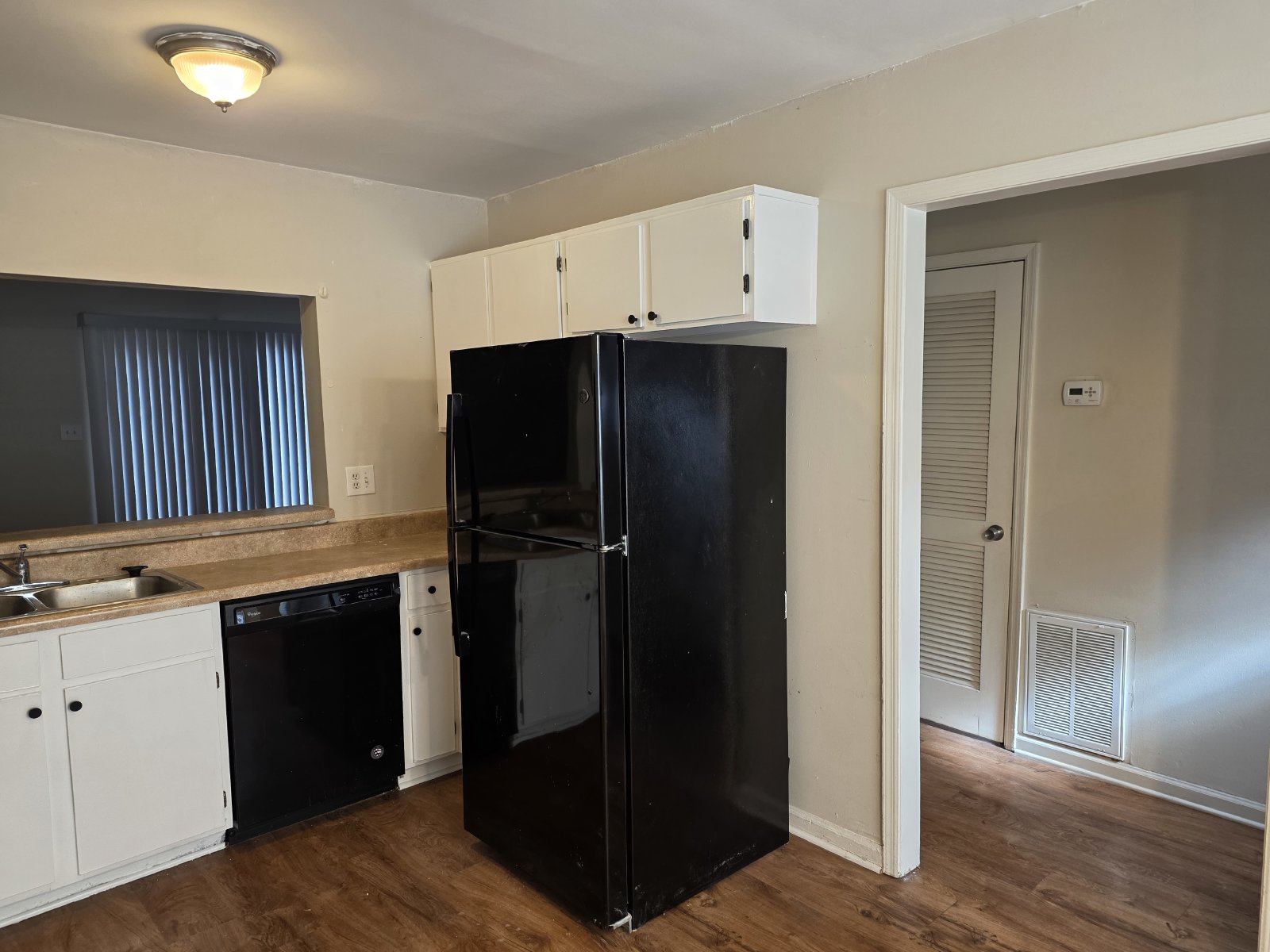 Don't miss out on this 2 bed 2.5 bath condo located in Marietta property image