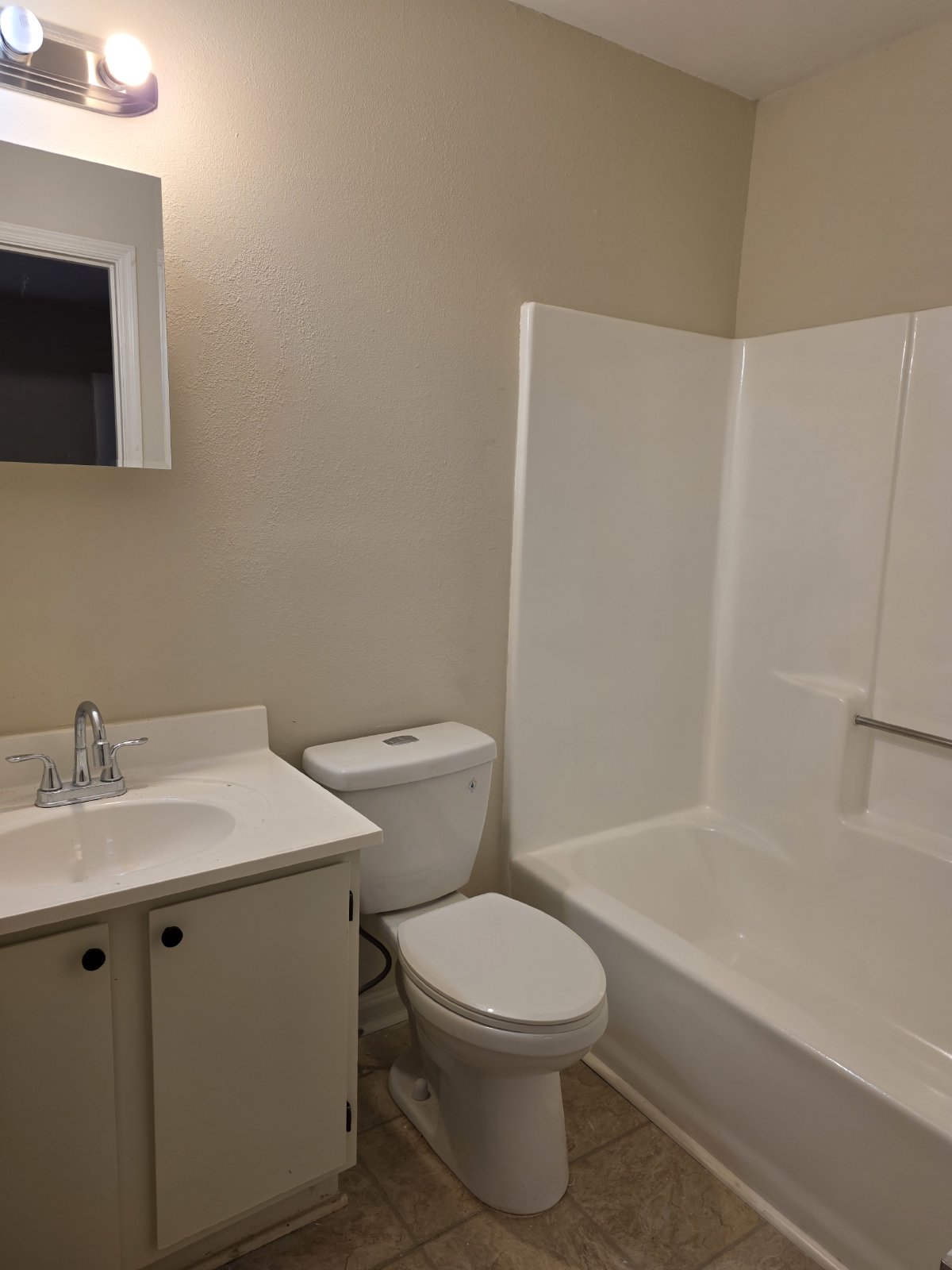 Don't miss out on this 2 bed 2.5 bath condo located in Marietta property image