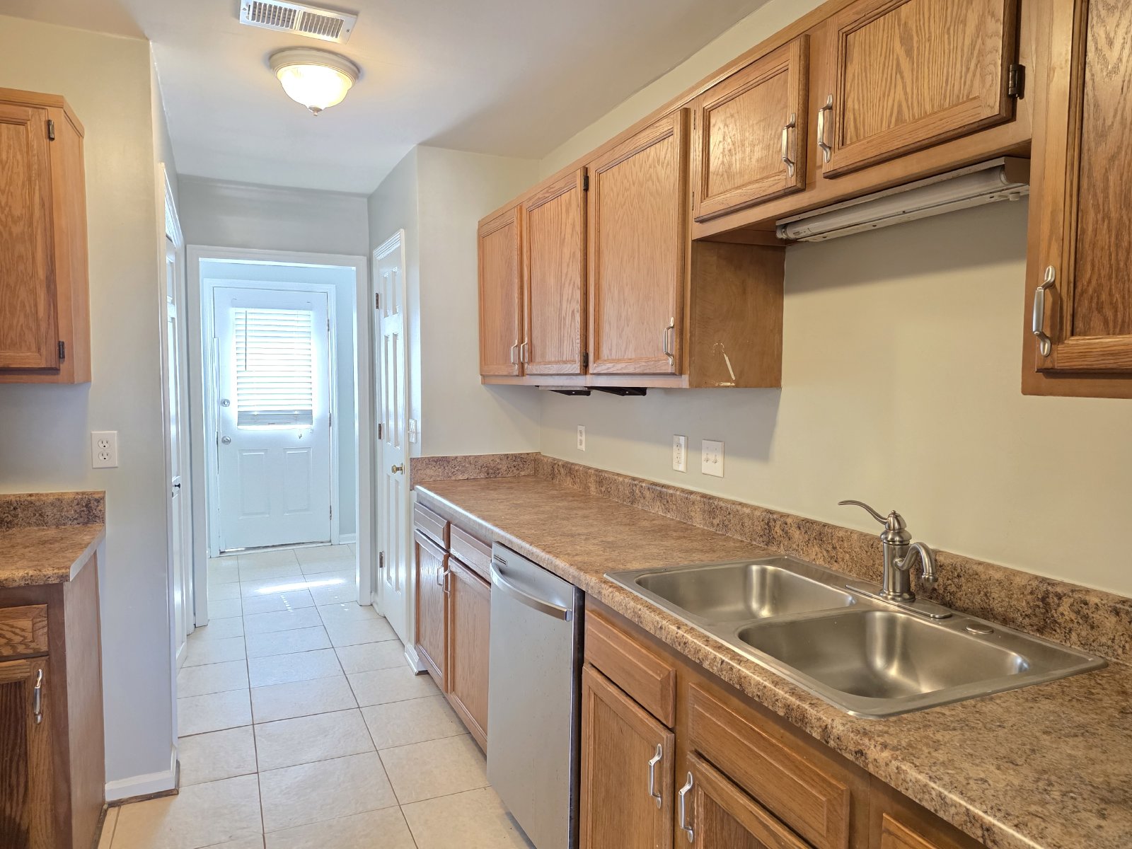 Rare 3 bed 2 bath Townhome located in Smyrna property image