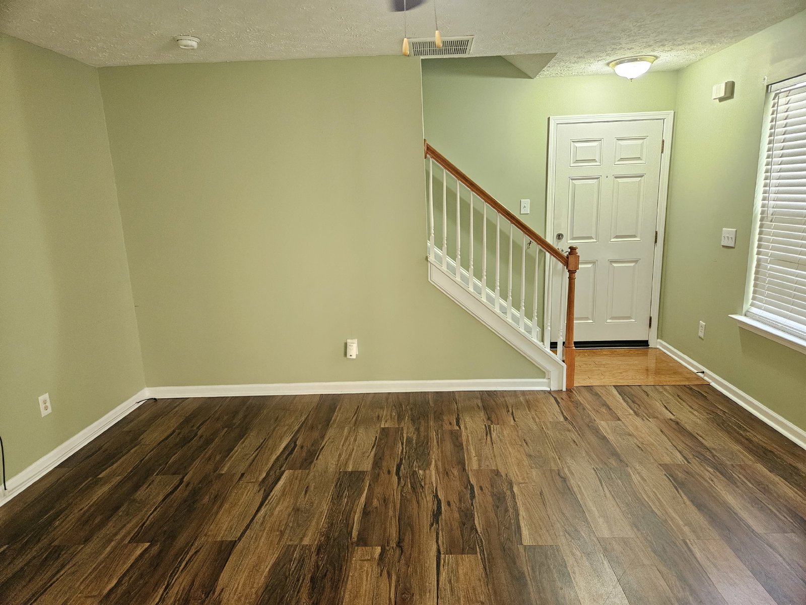 Rare 3 bed 2.5 located in the Etowah School District property image
