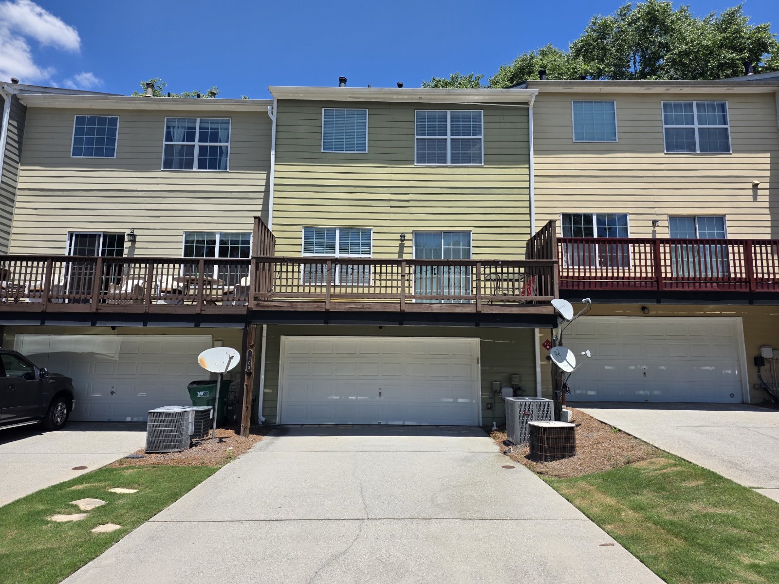 Rare 2 bed 2.5 bath Townhome located in Woodstock property image
