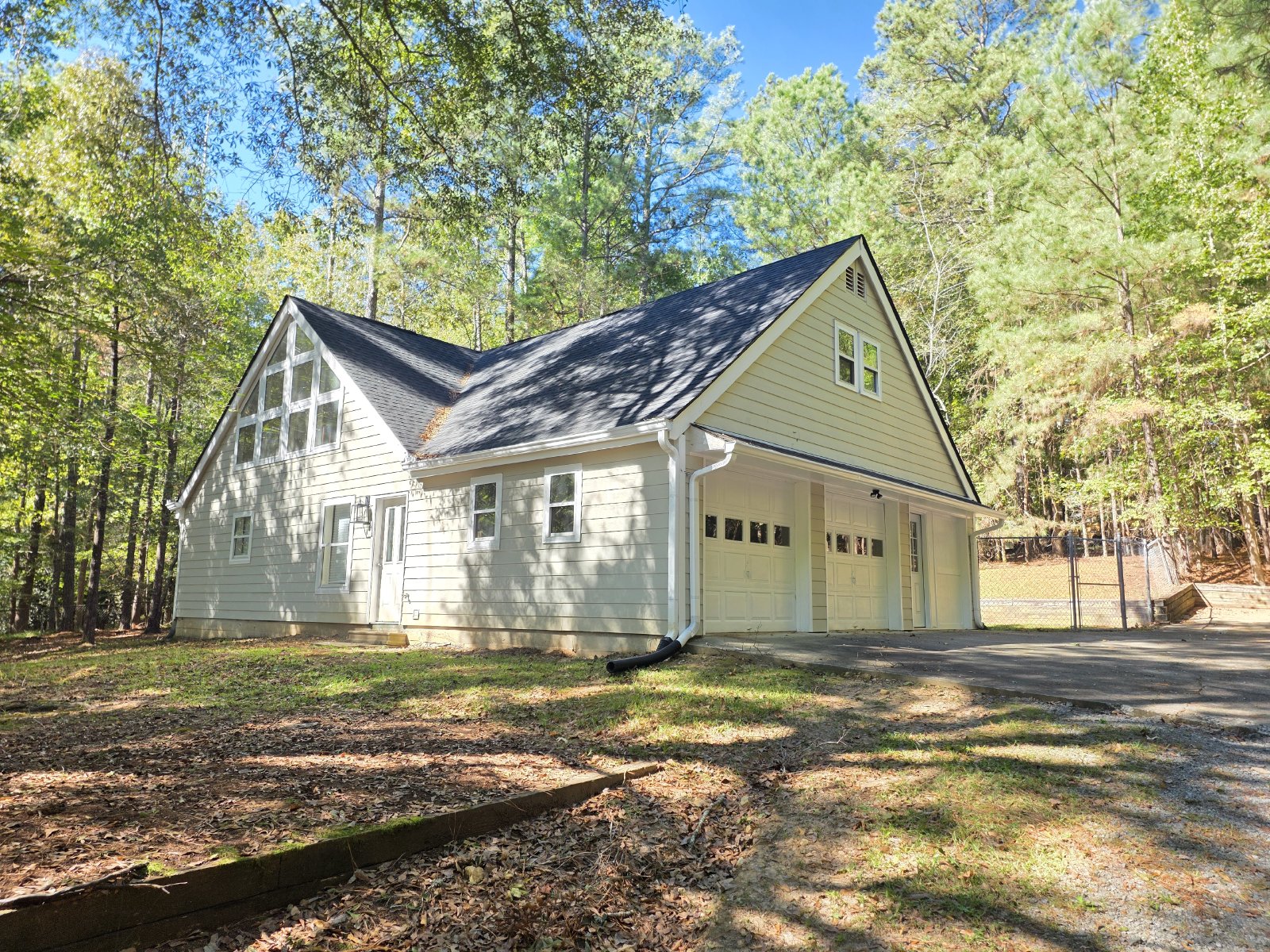 Rare 1 bed 1 bath home with loft located in Woodstock property image