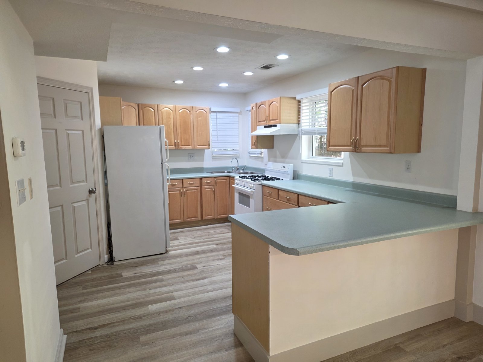 Rare 1 bed 1 bath home with loft located in Woodstock property image