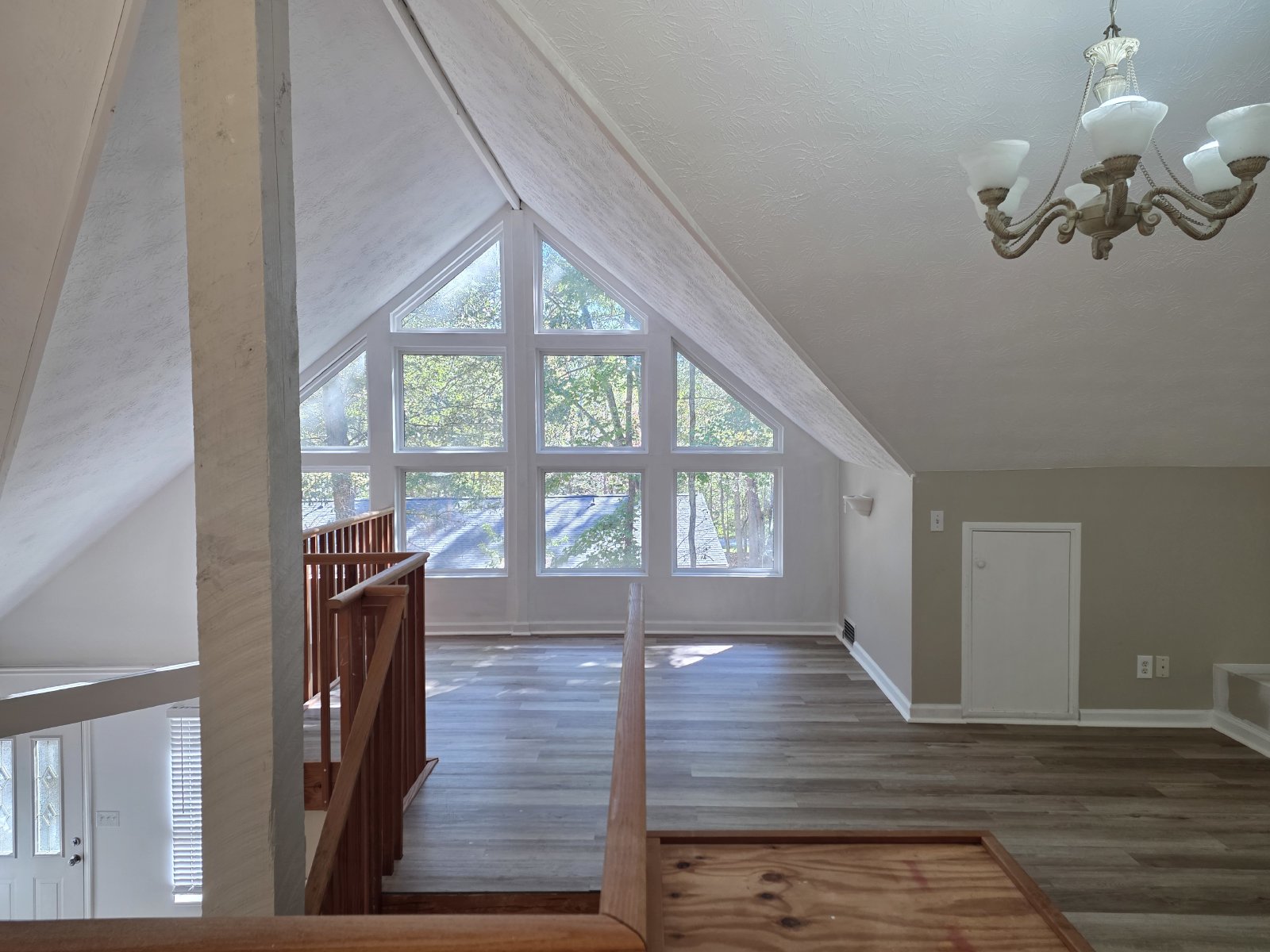 Rare 1 bed 1 bath home with loft located in Woodstock property image