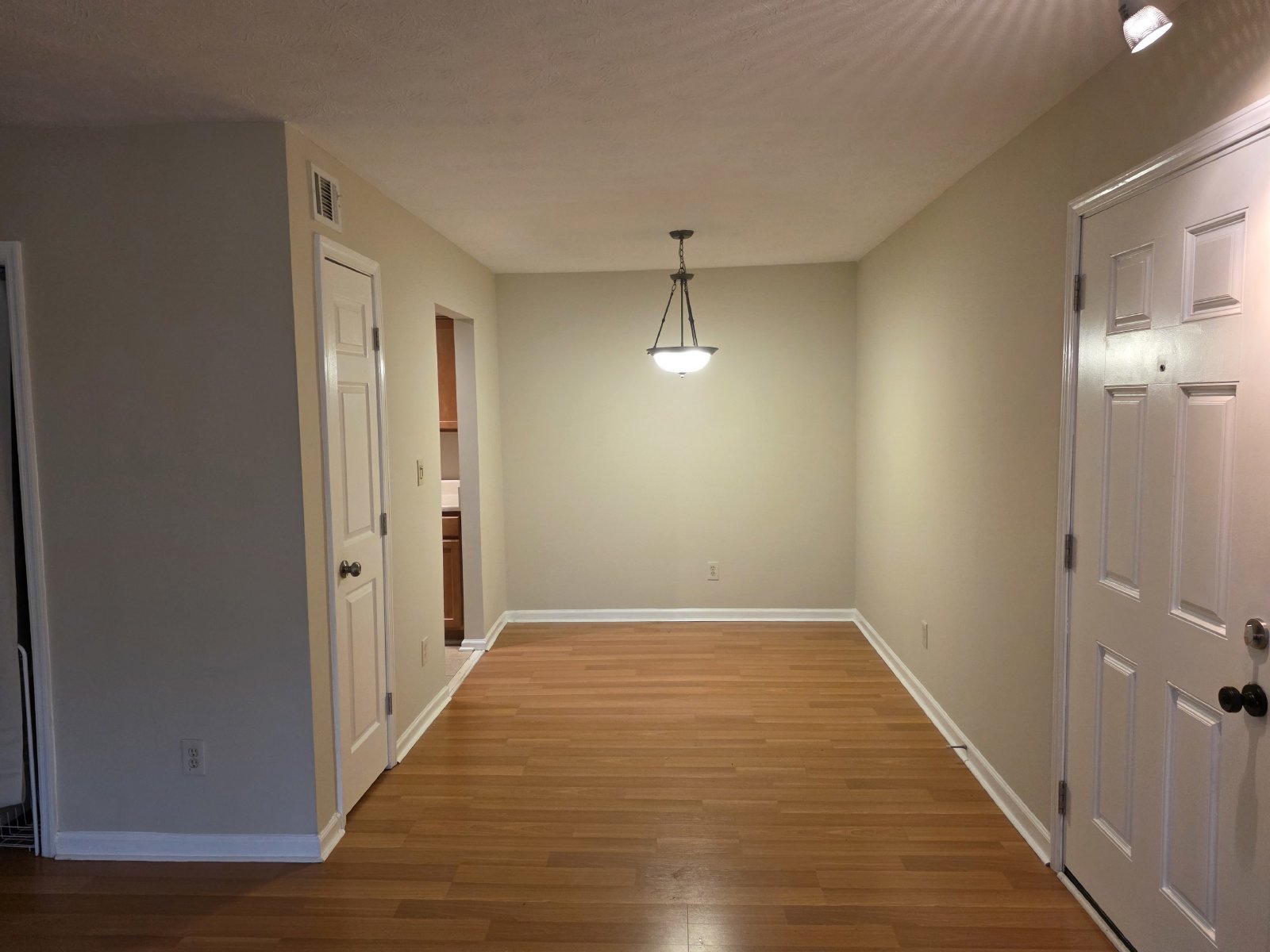 Rare 2 bed 1 bath condo available in Vinings View property image