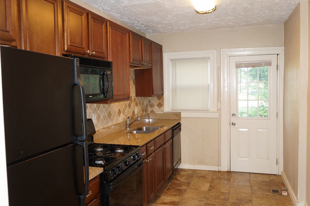 Rare 2 bed 1 bath condo located in Marietta property image